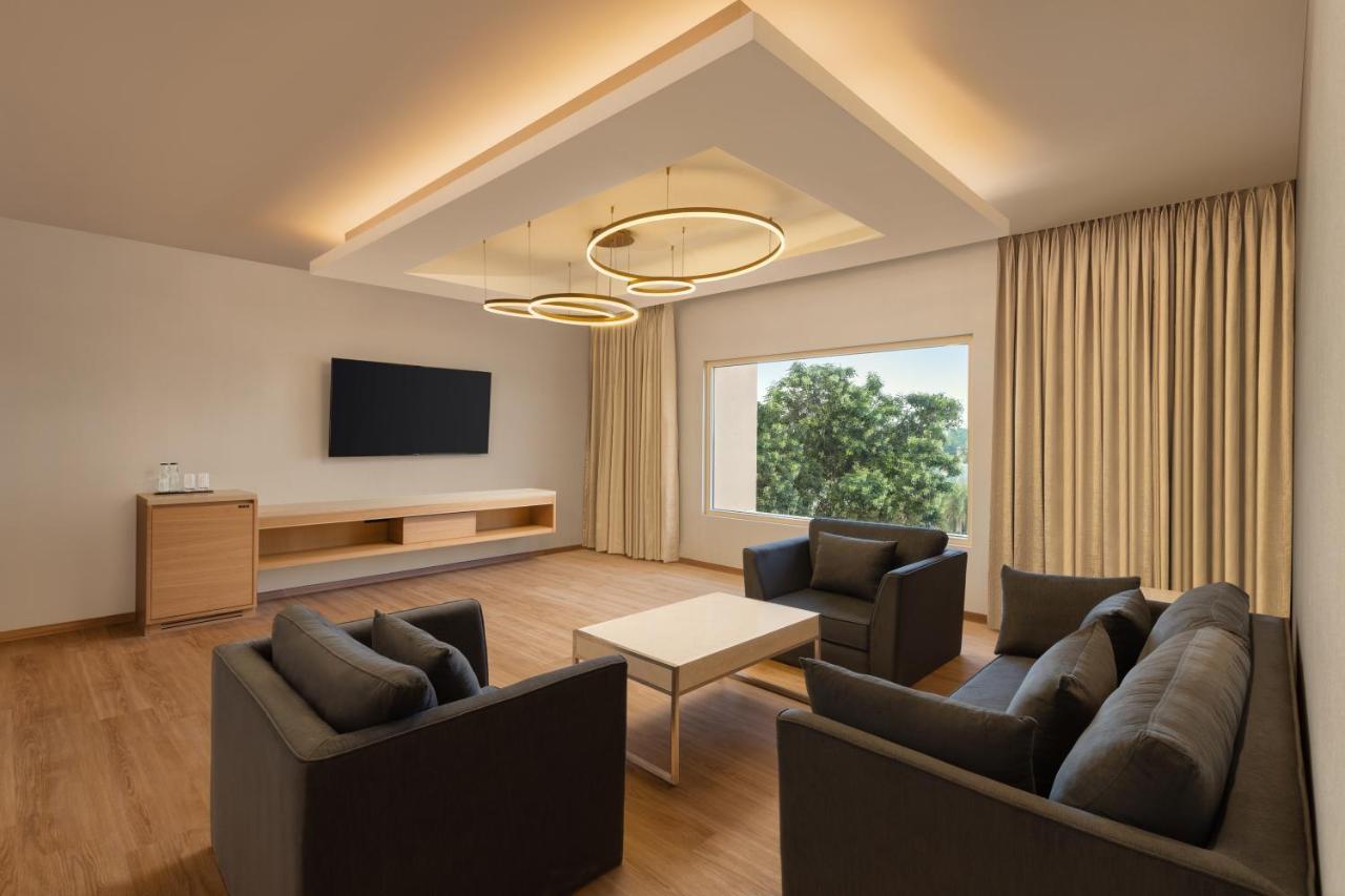 Courtyard By Marriott Tiruchirappalli Exteriör bild