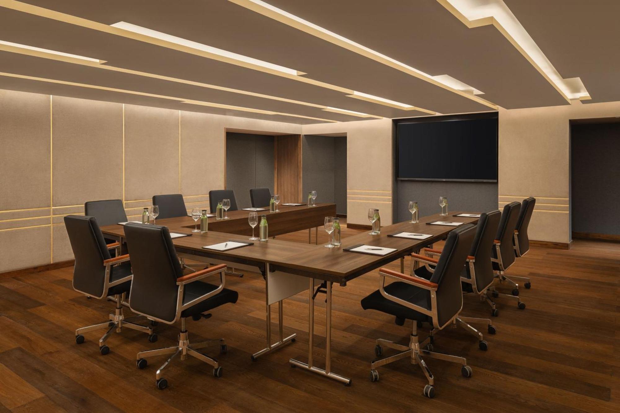 Courtyard By Marriott Tiruchirappalli Exteriör bild