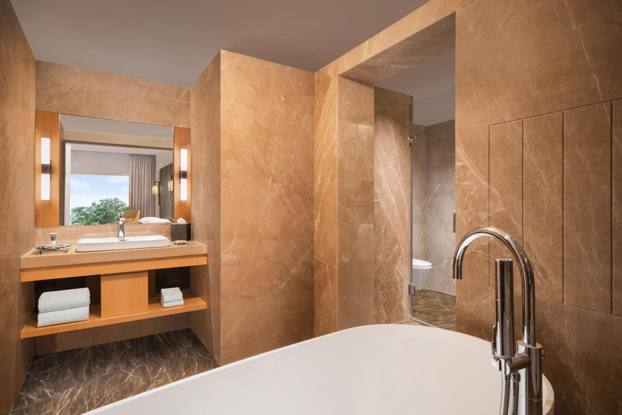 Courtyard By Marriott Tiruchirappalli Exteriör bild
