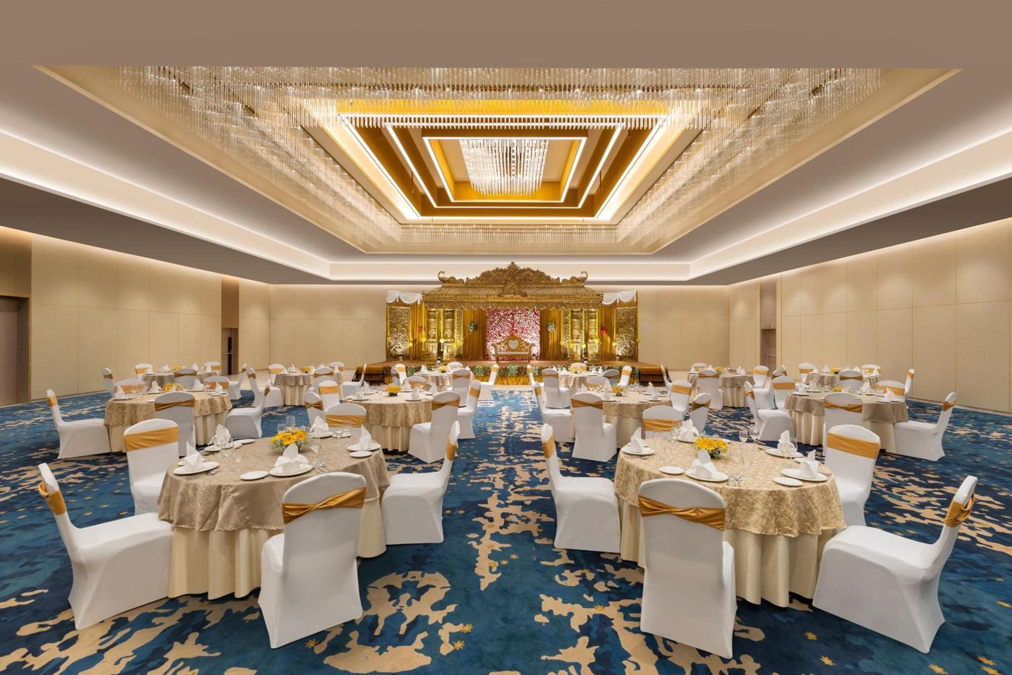 Courtyard By Marriott Tiruchirappalli Exteriör bild