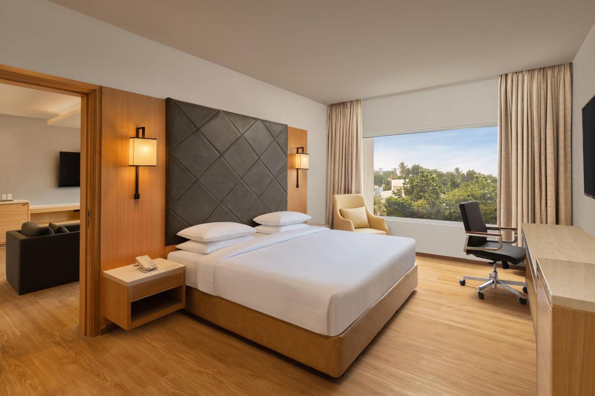 Courtyard By Marriott Tiruchirappalli Exteriör bild