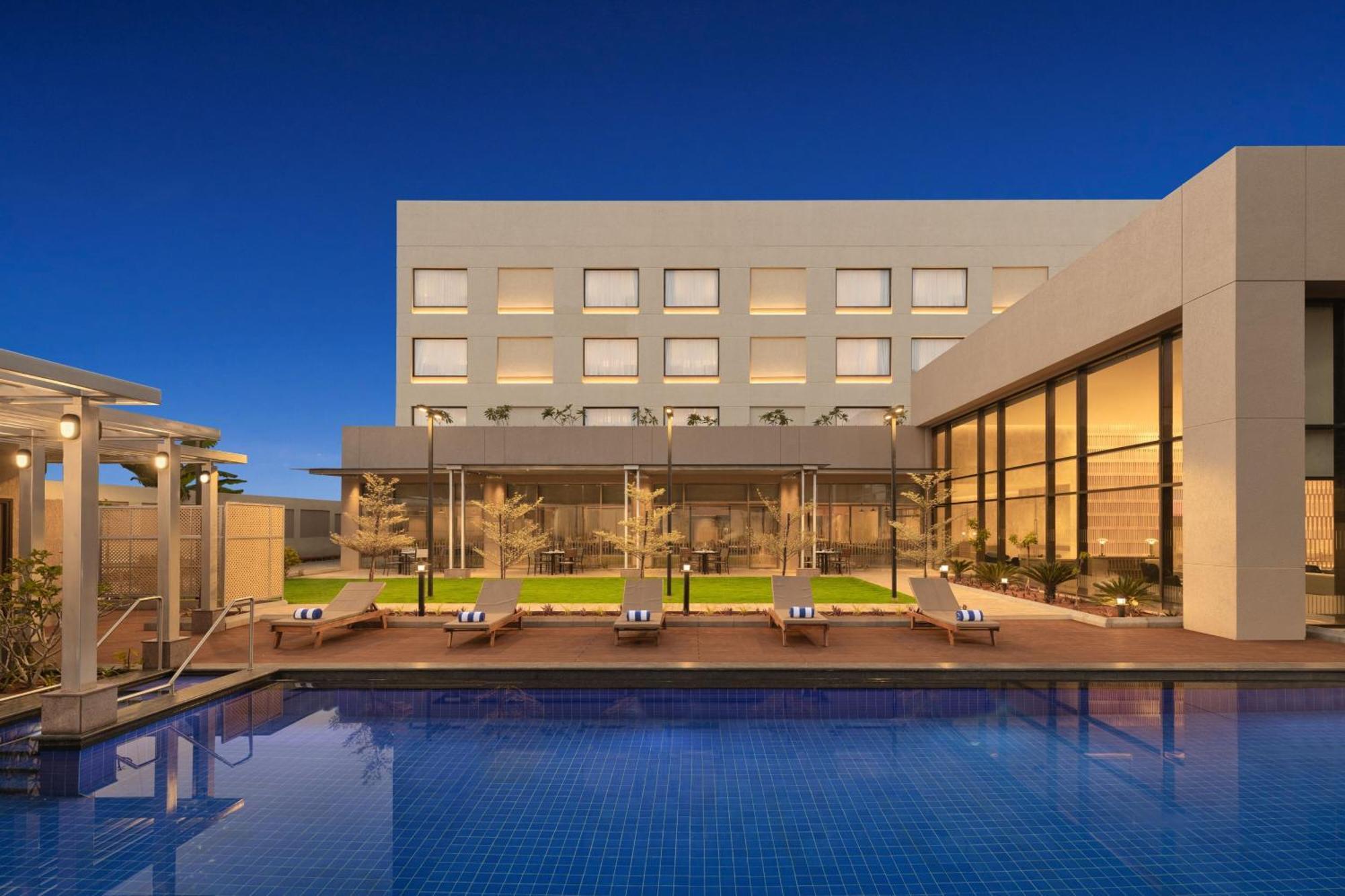 Courtyard By Marriott Tiruchirappalli Exteriör bild