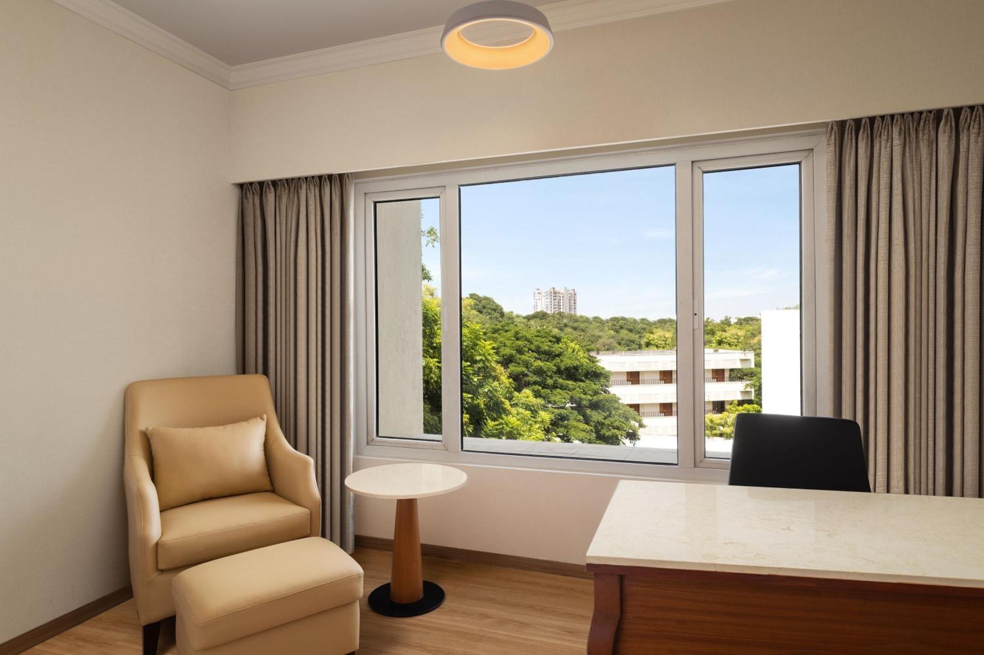 Courtyard By Marriott Tiruchirappalli Exteriör bild