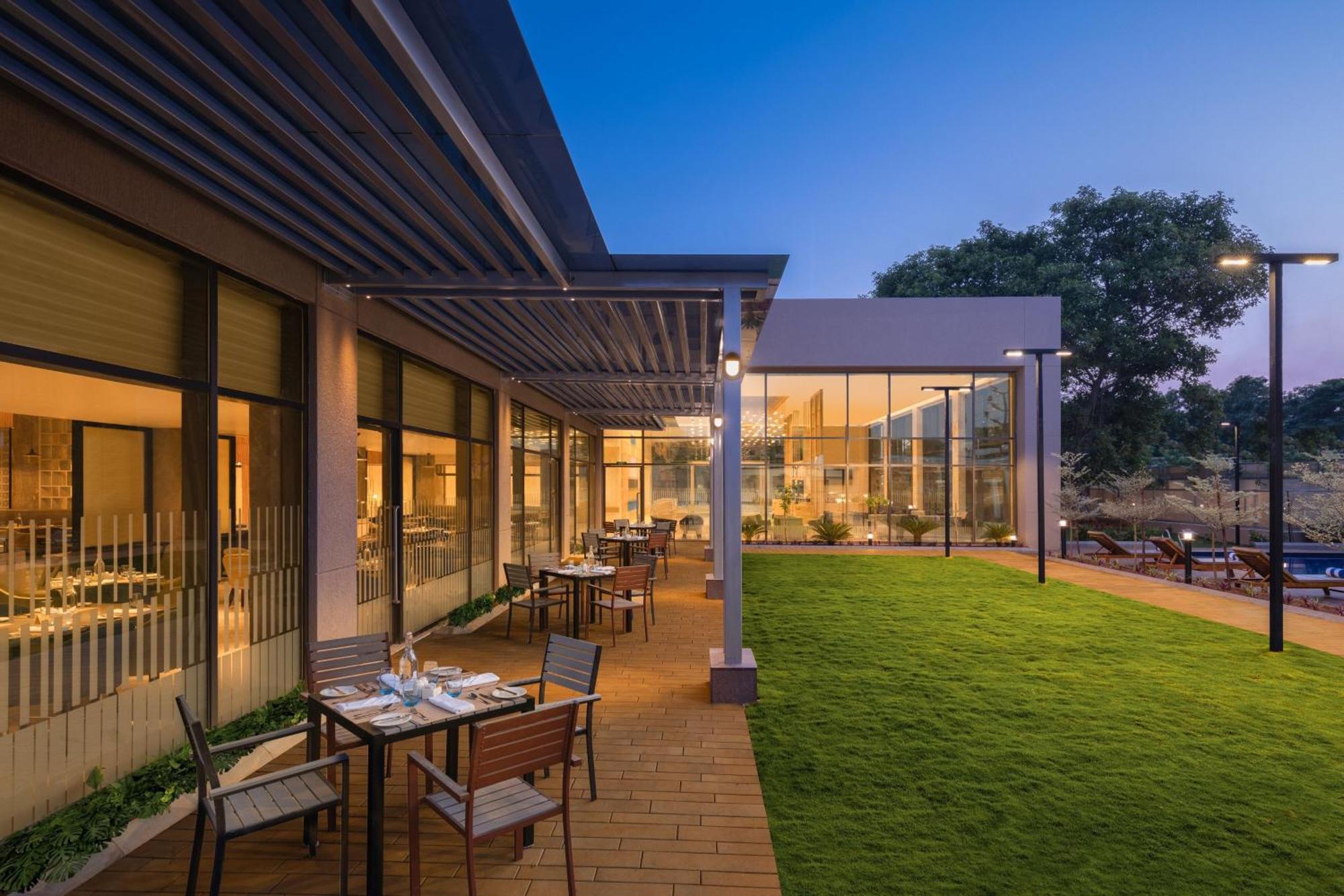 Courtyard By Marriott Tiruchirappalli Exteriör bild