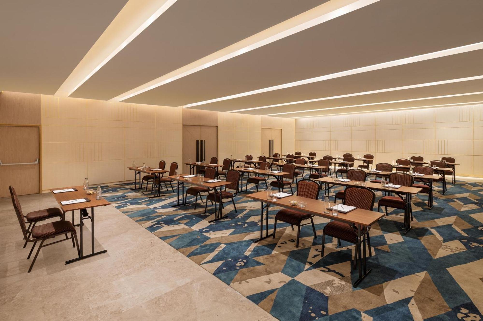 Courtyard By Marriott Tiruchirappalli Exteriör bild